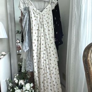 Faithfull the Brand Maeve Midi Dress Carrie White Floral Print size 8 Large